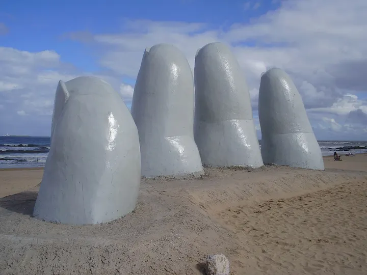 Rambla de Punta del Este — La Mano